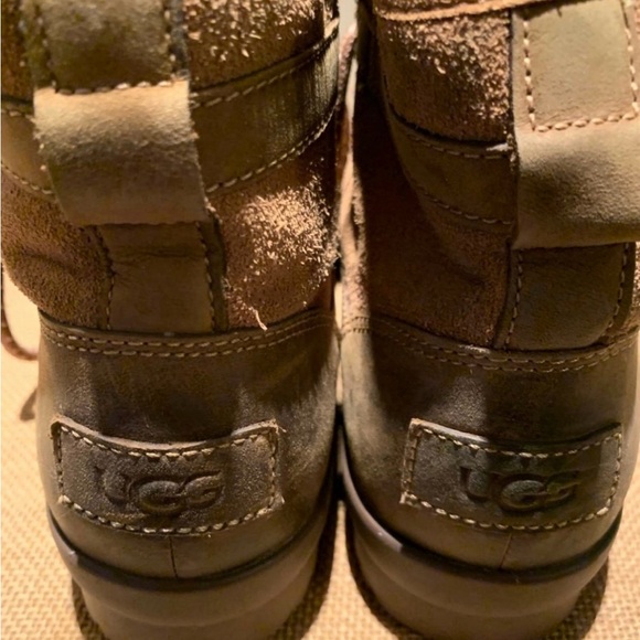 UGG Brown Rain and Snow Boots with Rubber Sole and Leather Upper - Picture 5 of 9
